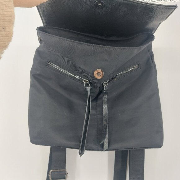 Botkier black nylon shoulderbag with logo straps and a leather flap - Picture 3 of 14